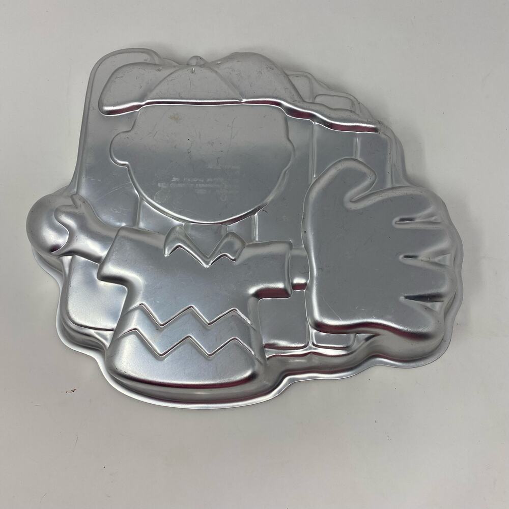 Charlie Brown Peanuts Wilton cake pan baseball